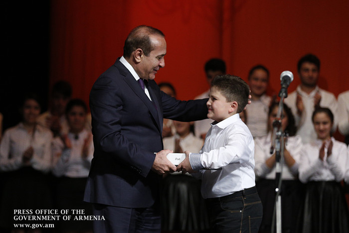 Տեղի է ունեցել վարչապետի հովանու ներքո անցկացվող ասմունքի 8-րդ մրցույթ-փառատոնի եզրափակիչ գալա համեր