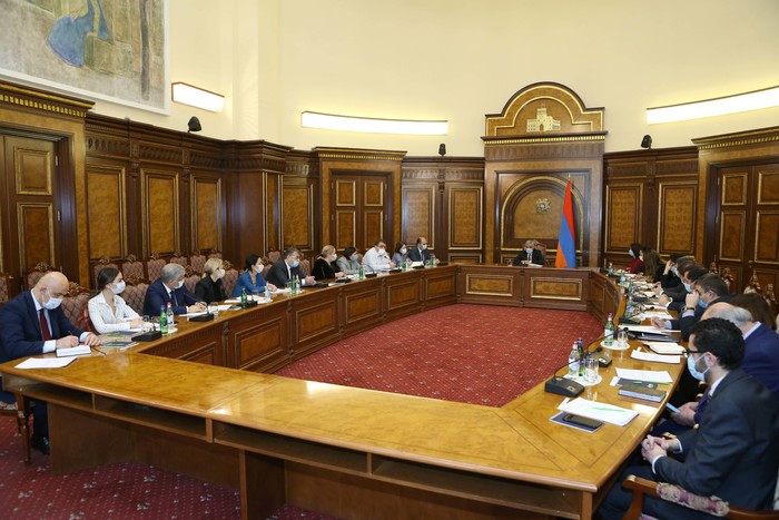 Կառավարությունում կայացել է Արցախում հումանիտար աղետի հակազդմանն ուղղված հարցերով զբաղվող աշխատանքայ