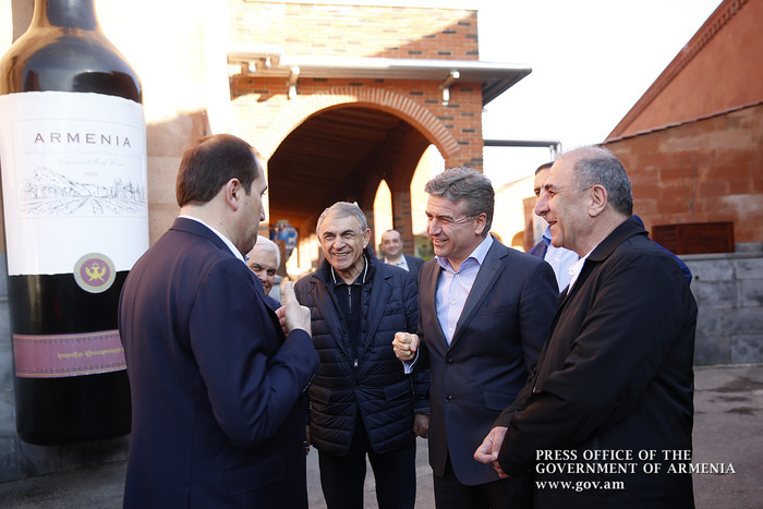 Կարեն Կարապետյանը ծանոթացել է համակցված կերերի արտադրությամբ և գինեգործությամբ զբաղվող ընկերությունն