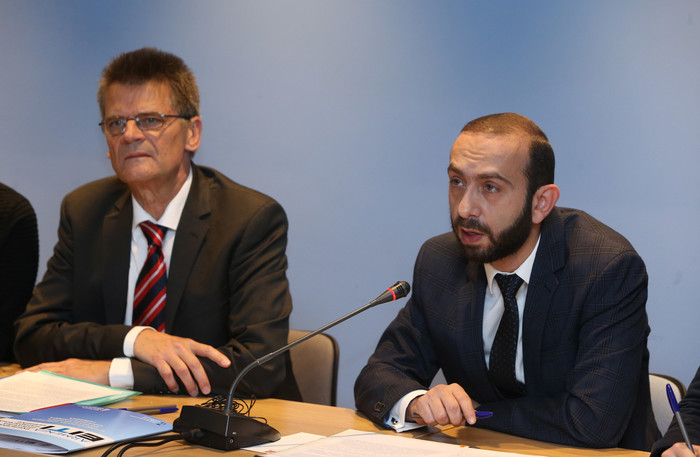 ՀՀ առաջին փոխվարչապետի պաշտոնակատար Արարատ Միրզոյանը մասնակցել է Արդյունահանող ճյուղերի թափանցիկությ