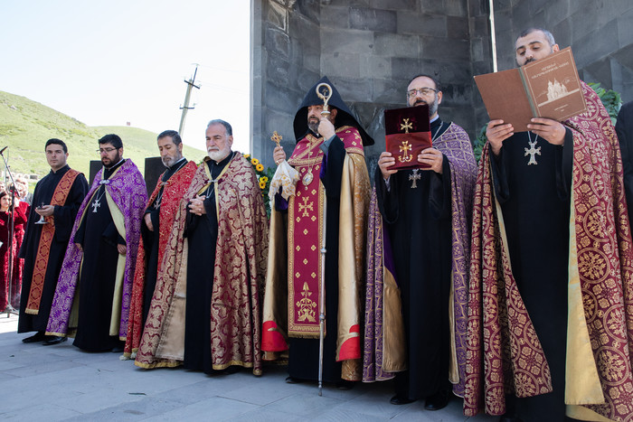 Փոխվարչապետ Մաթևոսյանը հարգանքի տուրք է մատուցել Ղարաքիլիսայի ճակատամարտի հերոսների հիշատակին