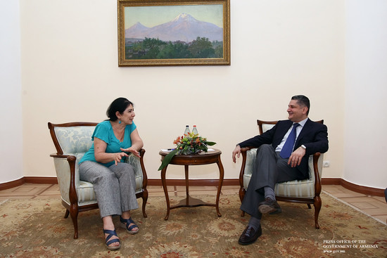 Վարչապետն ընդունել է Էստոնահայ գրող Գոհար Մարկոսյան-Կասպերին