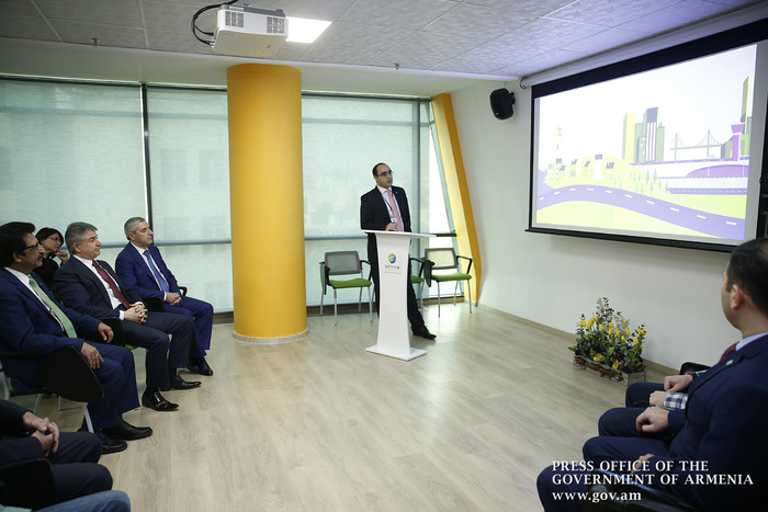 Վարչապետը ծանոթացել է տրանսպորտային ոլորտում ծրագրային լուծումների մշակմամբ զբաղվող «Օպտիմ» ընկերութ