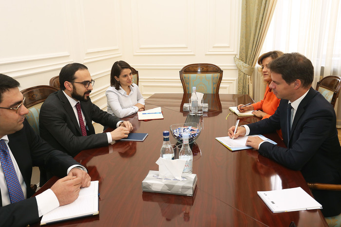 Փոխվարչապետ Տիգրան Ավինյանը ընդունել է Հայաստանում Ֆրանսիայի արտակարգ և լիազոր դեսպան Ժոնաթան Լաքոտի