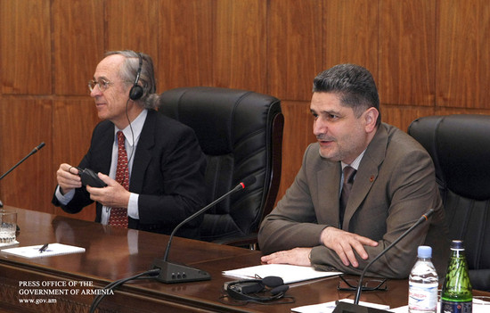 Վարչապետ Տիգրան Սարգսյանի հրավերով Հայաստան է ժամանել Խոսե Պինիերան