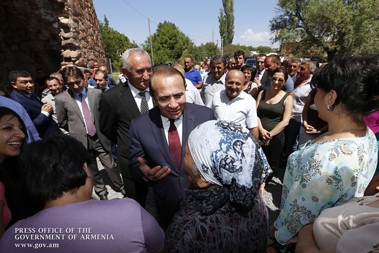 Վարչապետն աշխատանքային այց է կատարել Արագածոտնի և Արմավիրի մարզեր