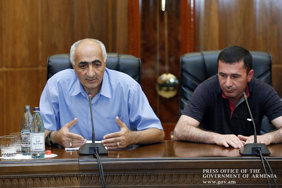 Հովիկ Աբրահամյանն ընդունել է «Նաիրիտ» գործարանի աշխատակիցներին