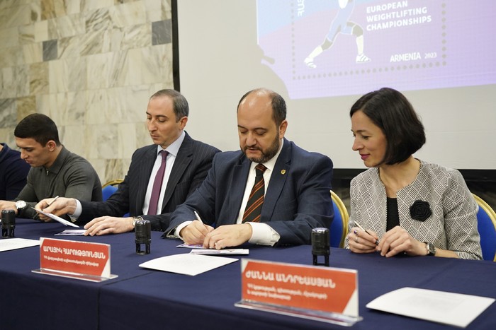 Արայիկ Հարությունյանը մասնակցել է «Սպորտ. ծանրամարտի Եվրոպայի առաջնություն»  թեմայով նամականիշով գեղ