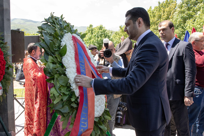 Փոխվարչապետ Մաթևոսյանը հարգանքի տուրք է մատուցել Ղարաքիլիսայի ճակատամարտի հերոսների հիշատակին