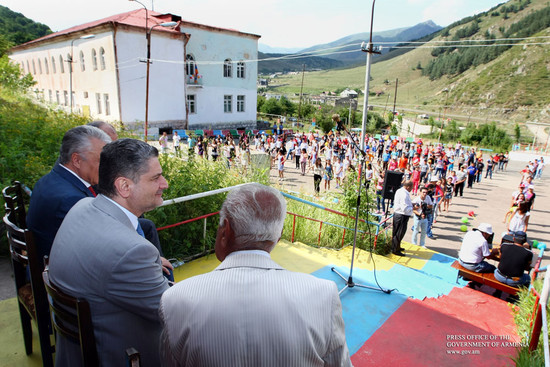Տիգրան Սարգսյանը հանդիպել է Հանքավանի ճամբարներում հանգստացող երեխաներին