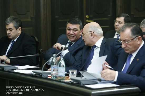 Երկրի պաշտպանությունը հասարակության ուշադրության կենտրոնում է