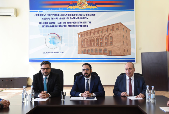 Փոխվարչապետ Տիգրան Ավինյանը Անշարժ գույքի պետական կադաստրի աշխատակազմին է ներկայացրել նորանշանակ ղեկ