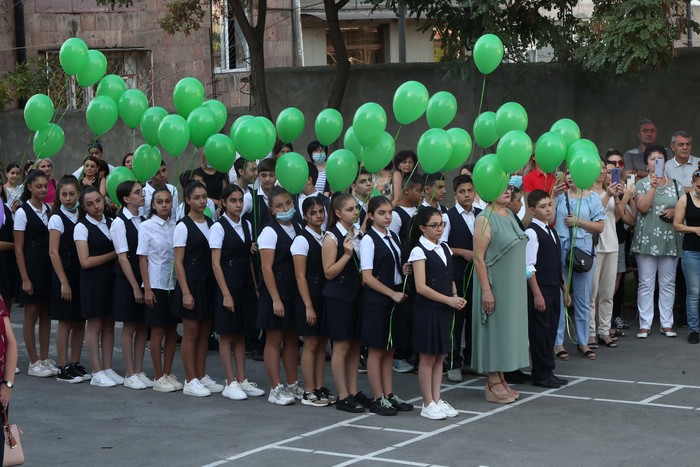 Փոխվարչապետ Սուրեն Պապիկյանն այցելել է Վ․ Պետրոսյանի անվան Երևանի թիվ 51 դպրոց