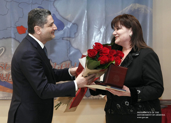 Հուշամեդալներով և շնորհակալագրերով պարգևատրվել են Տեղական ինքնակառավարման մարմինների կին աշխատակիցնե