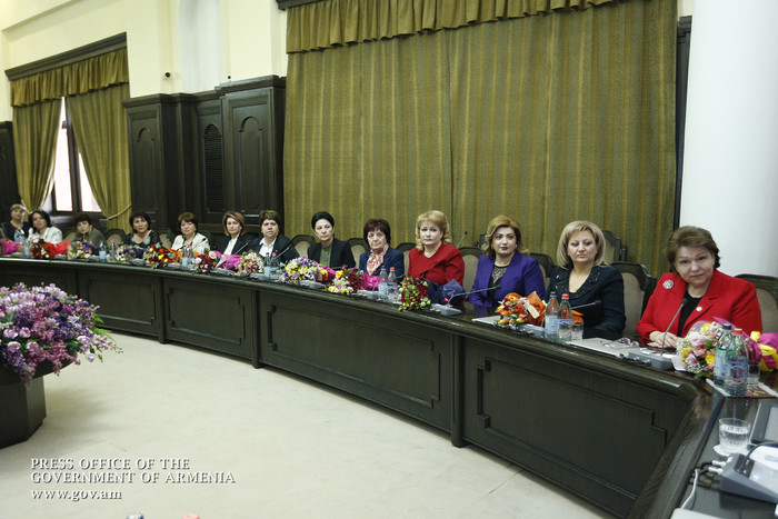 Վարչապետն ընդունել է համայնքների կին ղեկավարներին և քաղաքային համայնքների ավագանու կին անդամներին