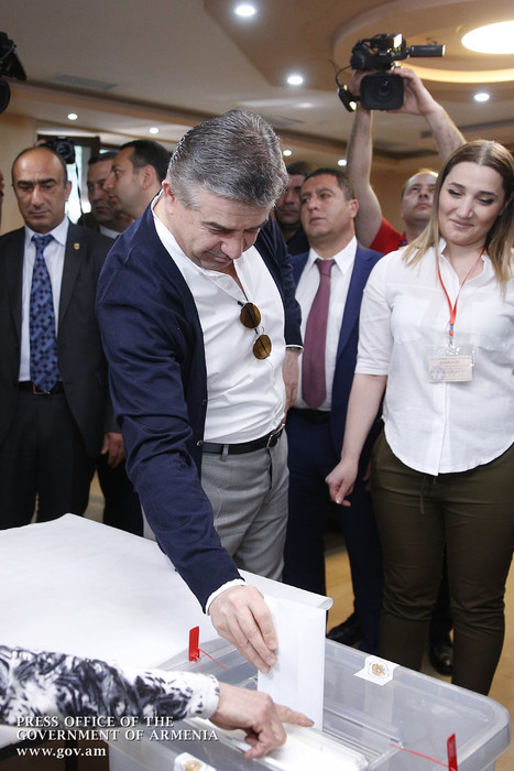 Վարչապետ Կարեն Կարապետյանը քվեարկել է մայրաքաղաքի թիվ 4/53 ընտրատեղամասում