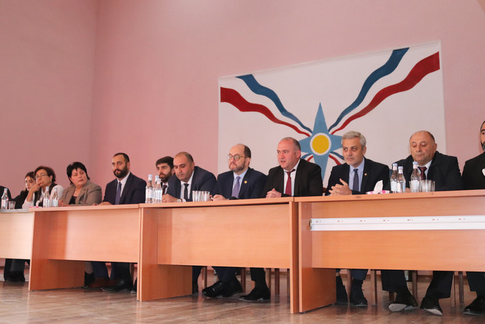 Արայիկ Հարությունյանն այցելել է Արարատի մարզի ազգային փոքրամասնությունների բնակավայրեր