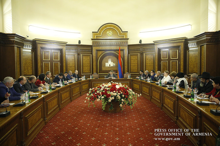 Մենք միշտ բաց ենք և պատրաստ աջակցել ձեզ. Վարչապետը հանդիպել է ազգային փոքրամասնությունների ներկայացո