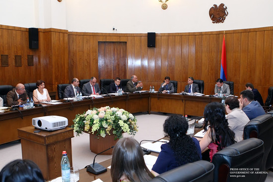 Շարունակվում է ՀՀ պետական կառավարման մարմինների կիսամյակային գործունեության հաշվետվությունների քննար