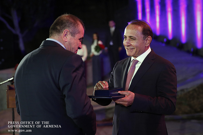 Ուսուցչի օրվա առթիվ վարչապետը պարգևատրել է լավագույն մանկավարժներին