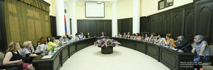 Վարչապետն ընդունել է Ֆիրդուսի 33-րդ թաղամասի բնակիչներին