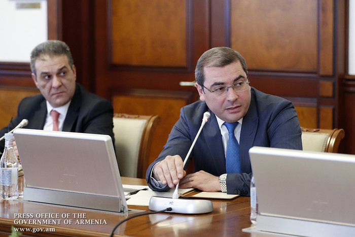«Պետք է հանրությանը զեկուցել, որ 2017 թ. պետական բյուջեն գերակատարվել է». Վարչապետն այցելել է ֆինանս