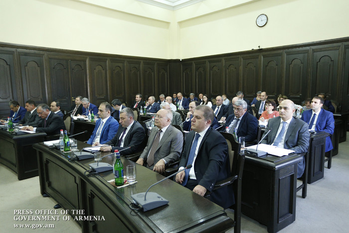Վարչապետը հանձնարարել է հստակեցնել և պարզեցնել պետական մարմինների կողմից լիցենզիաների և այլ փաստաթղթ
