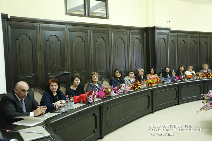 Վարչապետն ընդունել է համայնքների կին ղեկավարներին և քաղաքային համայնքների ավագանու կին անդամներին