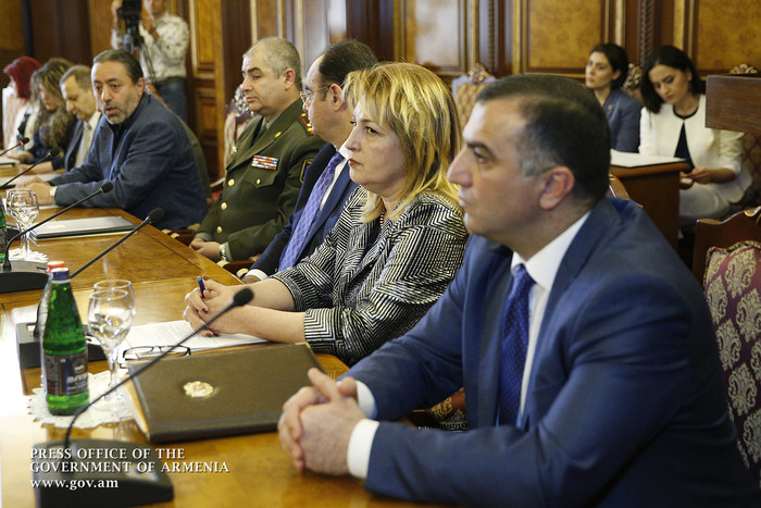 Վարչապետը պարգևատրել է Չեռնոբիլի ատոմային էլեկտրակայանի վթարի հետևանքների վերացման աշխատանքներին մաս