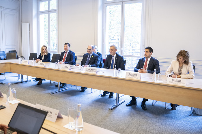 Արայիկ Հարությունյանը հանդիպում է ունեցել ՖՄԿ գործադիր տնօրեն Կարոլին Սենթ Իլերի հետ