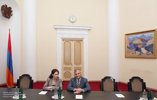 Վարչապետն ընդունել է ՀՀ-ում դիվանագիտական առաքելությունն ավարտող Ռաուլ դե Լյուցենբերգերին