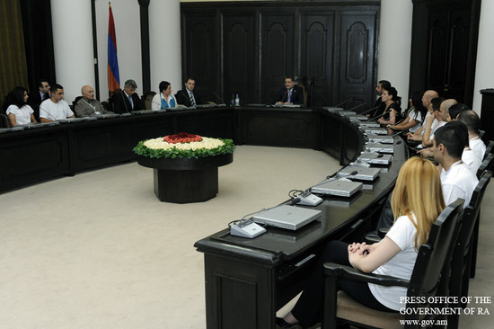 «Լույս» հիմնադրամի ուսանողները հյուրընկալվել են կառավարությունում