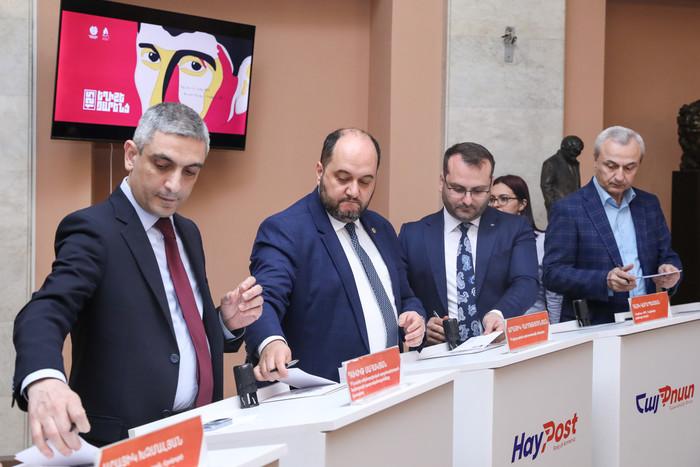 Արայիկ Հարությունյանը մասնակցել է Եղիշե Չարենցի 125-ամյակին նվիրված նամականիշի մարման արարողությանը