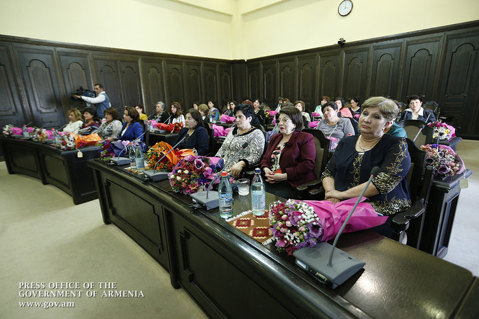 Վարչապետն ընդունել է համայնքների կին ղեկավարներին և քաղաքային համայնքների ավագանու կին անդամներին