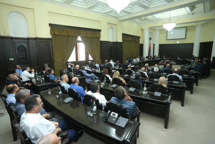 Փոխվարչապետ Տիգրան Ավինյանը ընդունել է խաղող վերամշակող արդյունաբերության ոլորտում գործող ընկերությո