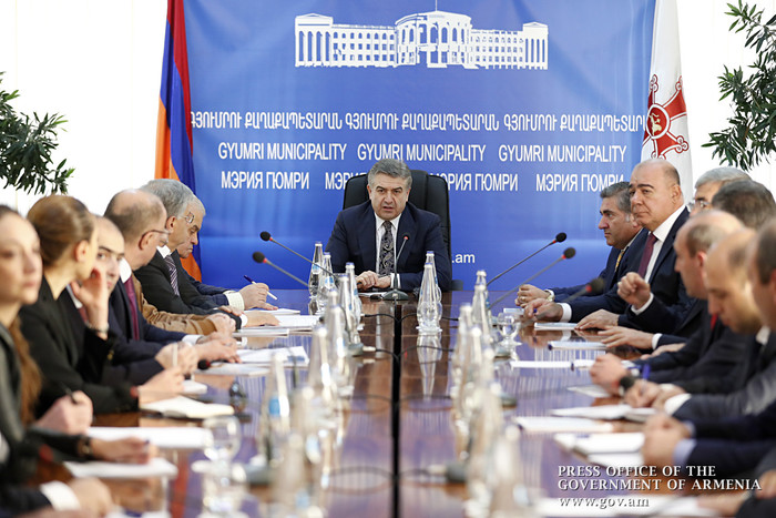 Վարչապետը շրջայց է կատարել Կումայրի պատմական կենտրոնի տարածքում և խորհրդակցություն անցկացրել քաղաքապ