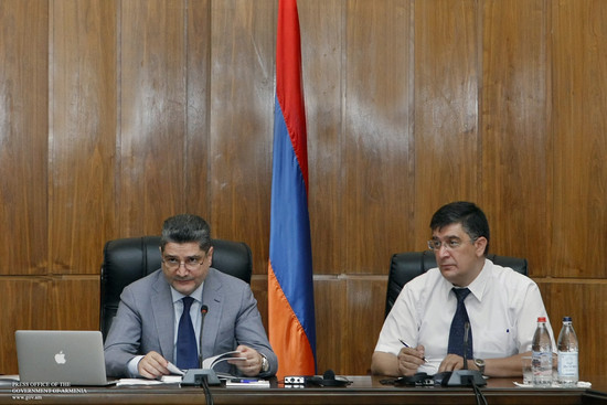 Վարչապետը Քաղաքական դասընթացների երևանյան դպրոցի ունկնդիրների հետ քննարկել է ՀՀ-ում իրականացվող բարե