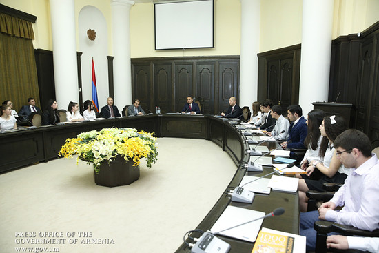 Վարչապետը շնորհավորել է 2013-2014 թթ. ուսումնական տարվա հանրապետական օլիմպիադայի հաղթողներին