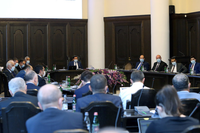 Հոկտեմբերի 1-ից ուժի մեջ մտնող Covid-19 կանոնակարգումը հավասարապես ազդելու է նաև պետական պաշտոններ զ