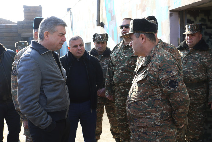 Բոլորս պարտք ու պարտավորություններ ունենք ձեր նկատմամբ. Վարչապետն այցելել է մարտական հենակետ և շնորհ