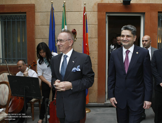 Վարչապետն ազգային տոնի առթիվ այցելել է Իտալիայի դեսպանատուն