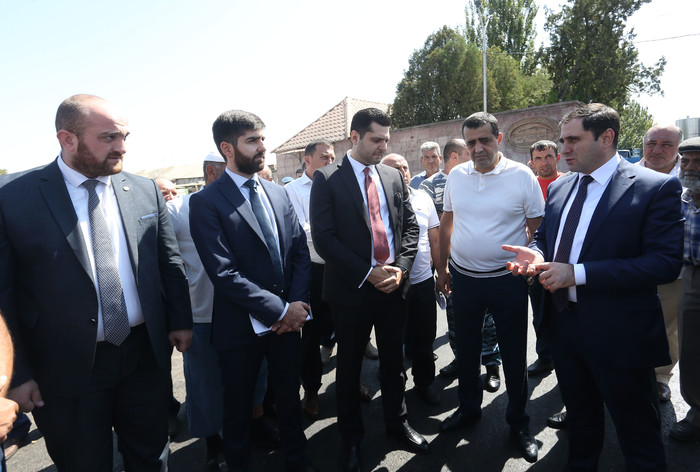 Փոխվարչապետ Սուրեն Պապիկյանն Արմավիրում ծանոթացել է խաղողի մթերման գործընթացին