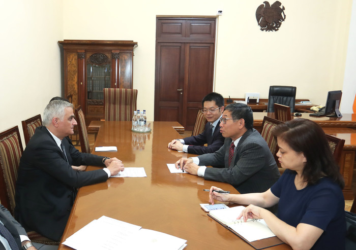 Փոխվարչապետ Մհեր Գրիգորյանն ընդունել է Չինաստանի դեսպանին
