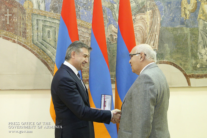 Անկախության 26-ամյակի առթիվ  վարչապետը պետական բարձր պարգևներ է հանձնել