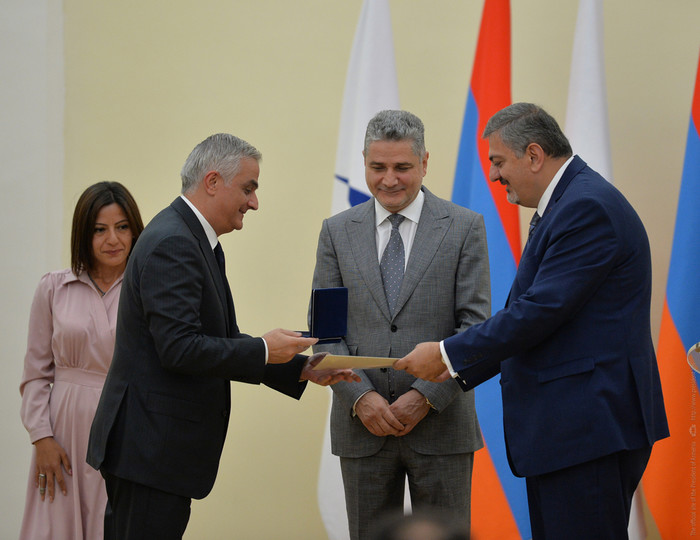 Փոխվարչապետ Մհեր Գրիգորյանը մեդալներ է հանձնել ԵԱՏՄ զարգացման գործում ավանդ ունեցած մի շարք պետական,