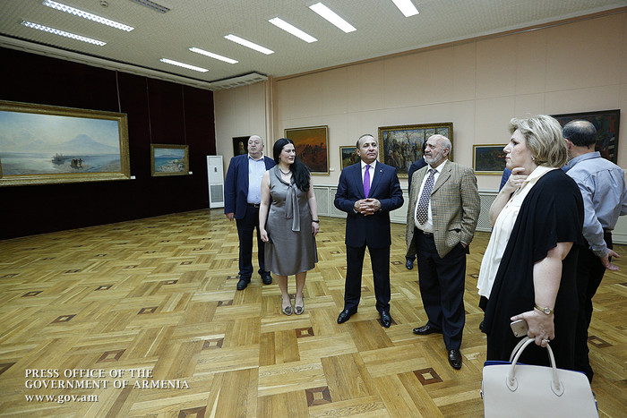 Վարչապետը ներկա է գտնվել Լևոն Թութունջյանի ստեղծագործությունների ցուցահանդեսի բացմանը