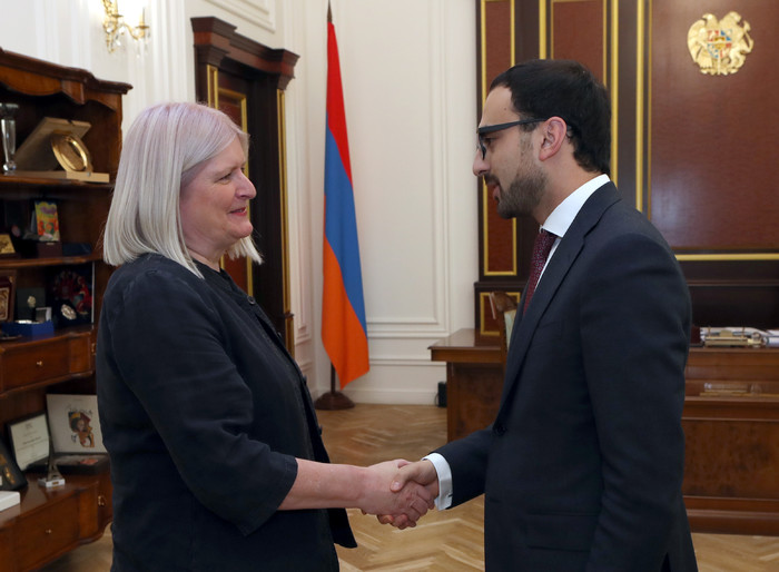 Փոխվարչապետ Տիգրան Ավինյանն ընդունեց Հայաստանում Միացյալ Թագավորության դեսպանին՝ դիվանագիտական առաքե