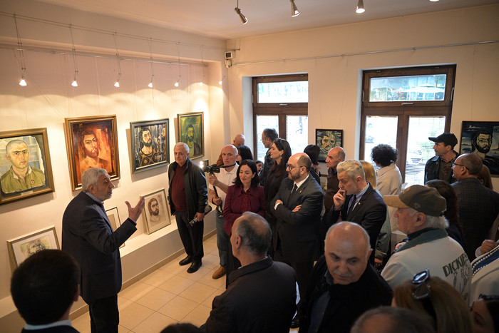 Արայիկ Հարությունյանը ներկա է գտնվել ՀՀ ժողովրդական նկարիչ Վալմարի  ինքնանկարների ցուցահանդեսի բացմա
