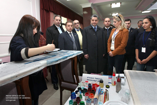 Վարչապետը ծանոթացել է ուսանողների մասնագիտական կրթության արդյունքների գործնական աշխատանքներին և կարո
