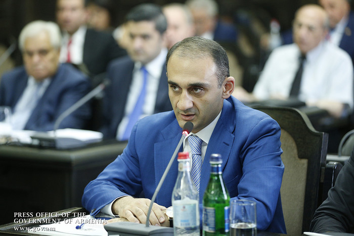 Վարչապետը հանձնարարել է հստակեցնել և պարզեցնել պետական մարմինների կողմից լիցենզիաների և այլ փաստաթղթ